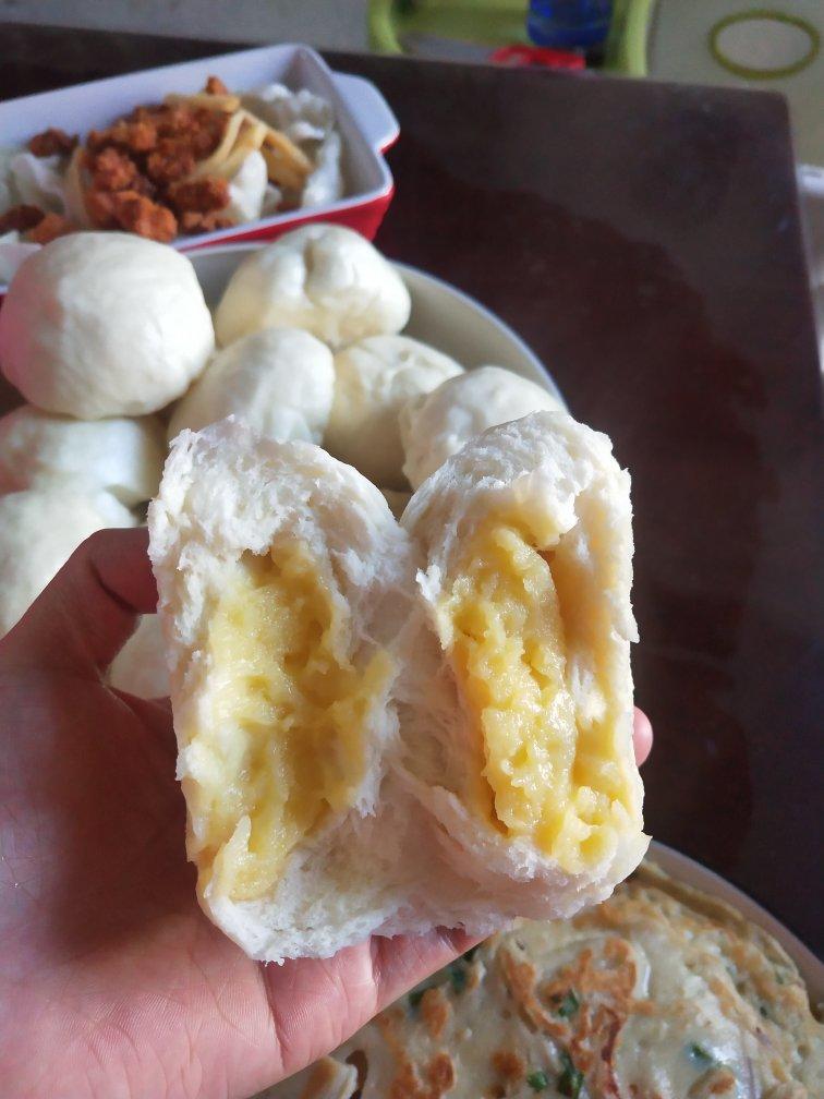 松软香甜的奶黄包，很快就可以搞定。