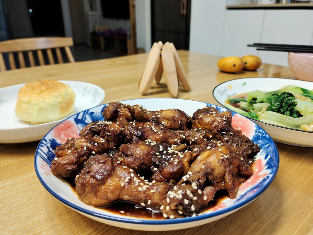 好吃到舔手指的「蒜香蜜汁鸡翅根」👍