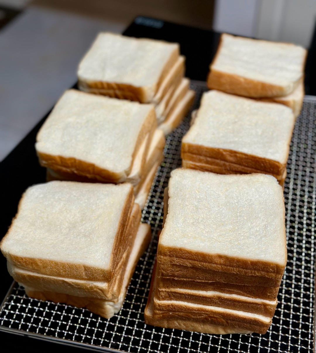 轻盈绵软、整形方便的经典三明治白吐司