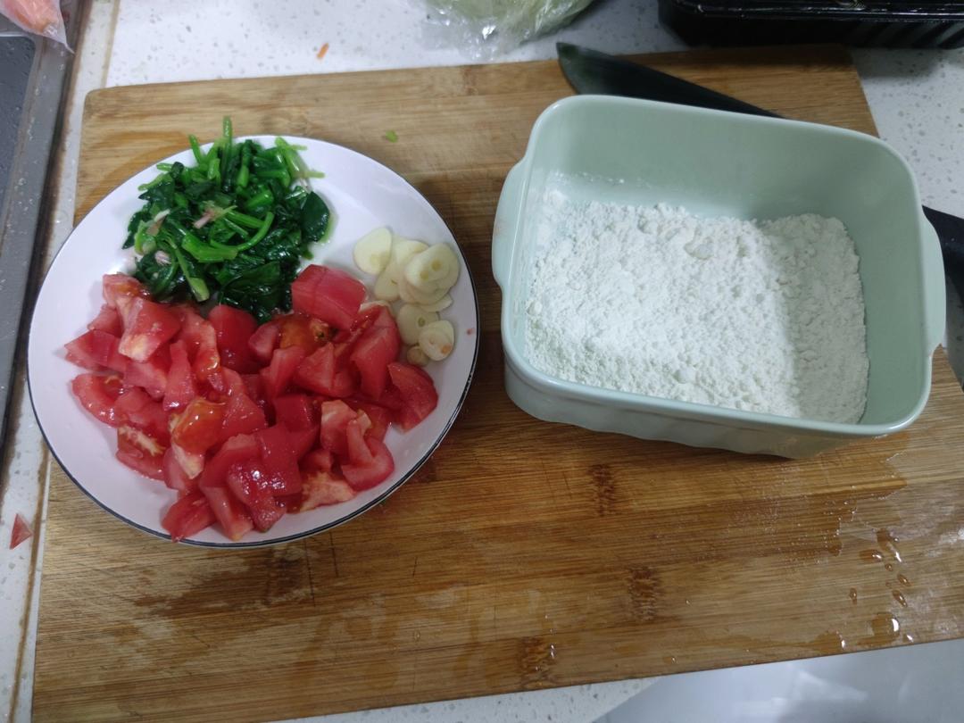番茄鸡蛋炝锅疙瘩汤【10月北鼎珐琅锅食谱】