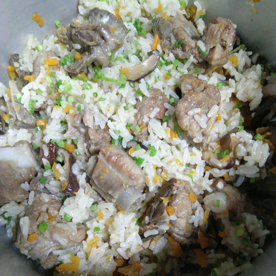喷香排骨焖饭（爆好吃）