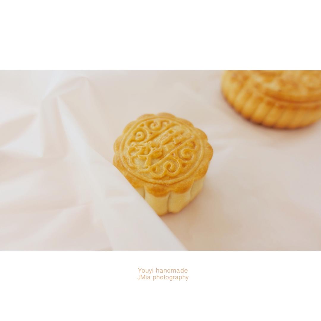 广式月饼—蛋黄莲蓉月饼