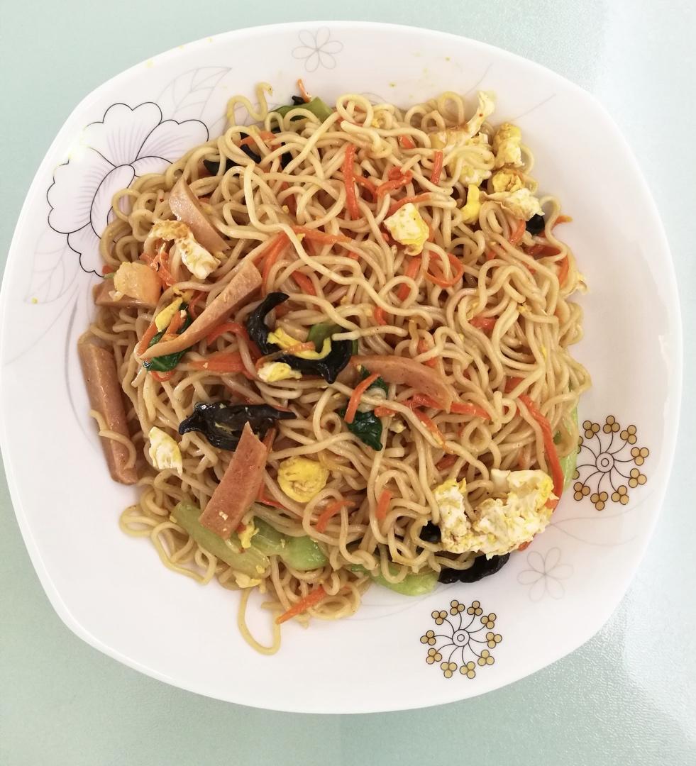 炒泡面