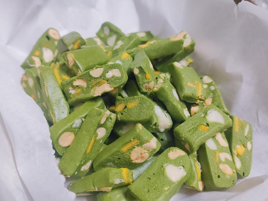 抹茶草莓牛轧糖