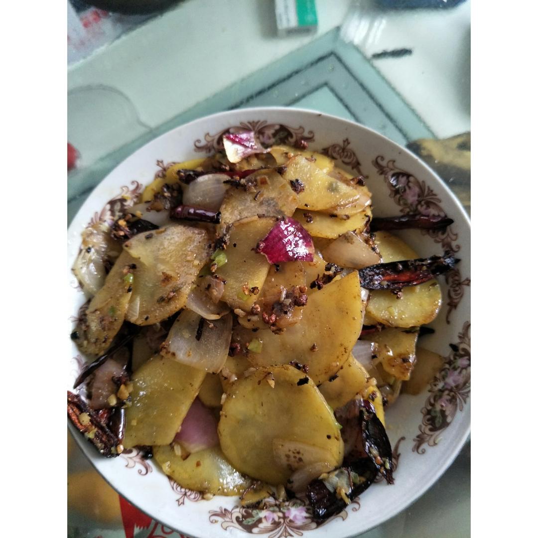 边吃边流泪的「孜然土豆片」