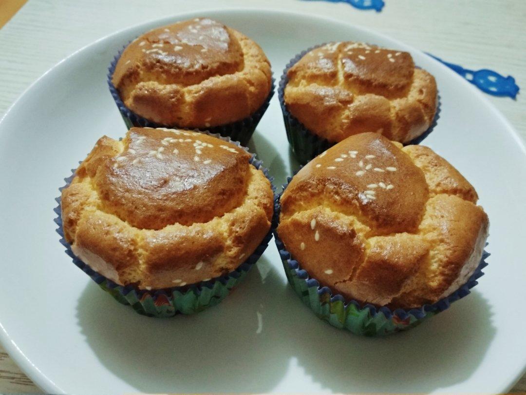 胖乎乎的戚风纸杯蛋糕