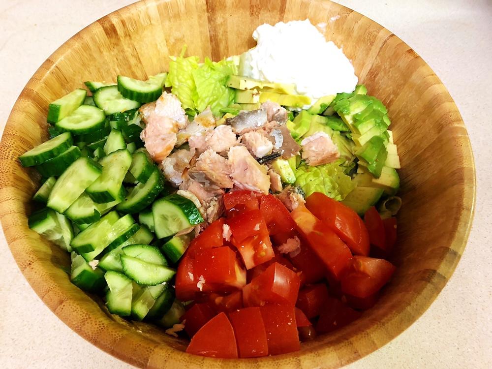 三文鱼或鸡胸肉沙拉