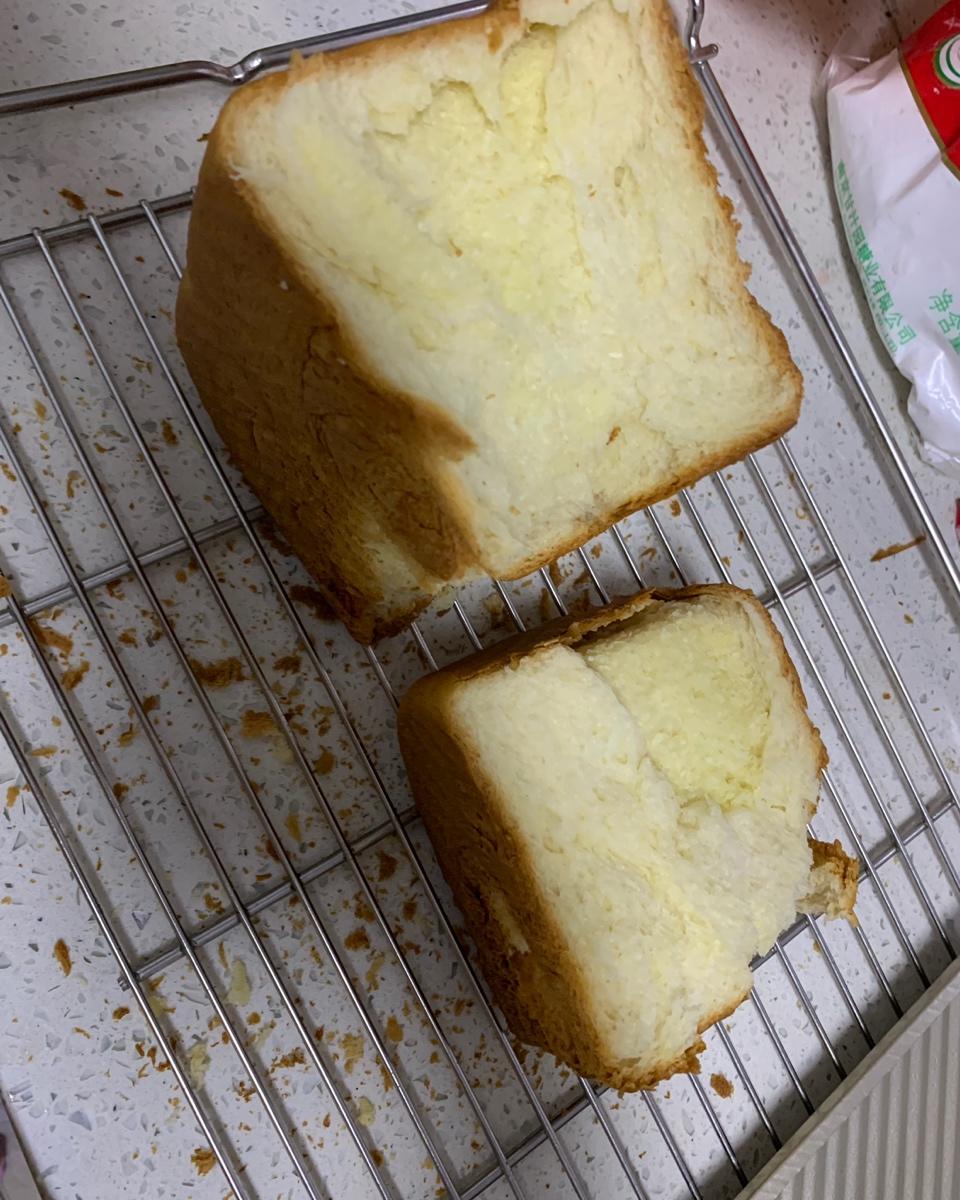 可以拉丝的超级软奶香吐司面包