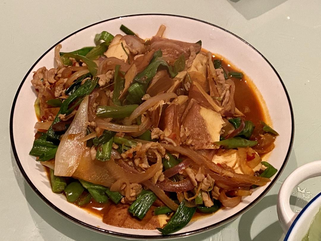 洋葱香干炒肉