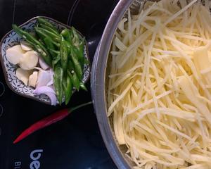 尖椒土豆丝的做法 步骤2