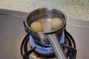 鸡蛋豌豆沙拉。的做法 步骤3