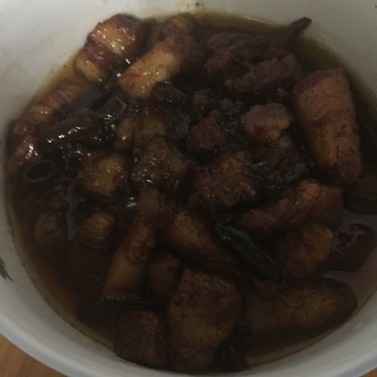 吃着碗里望着锅里的红烧肉