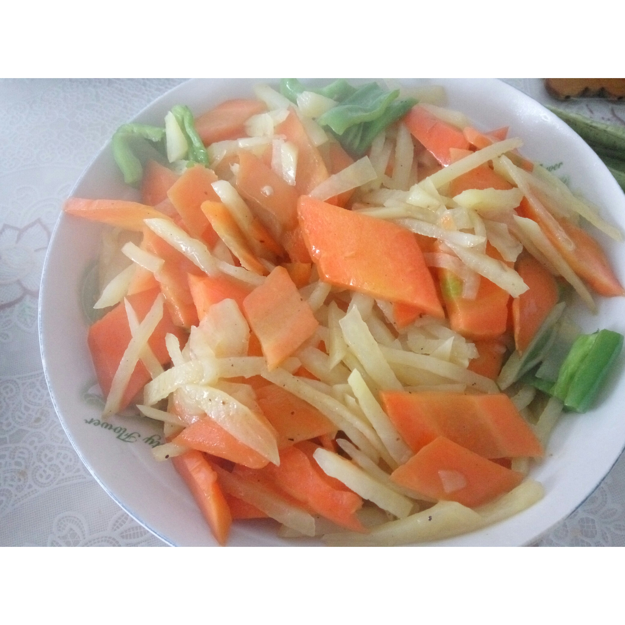 青椒炒土豆胡萝卜片