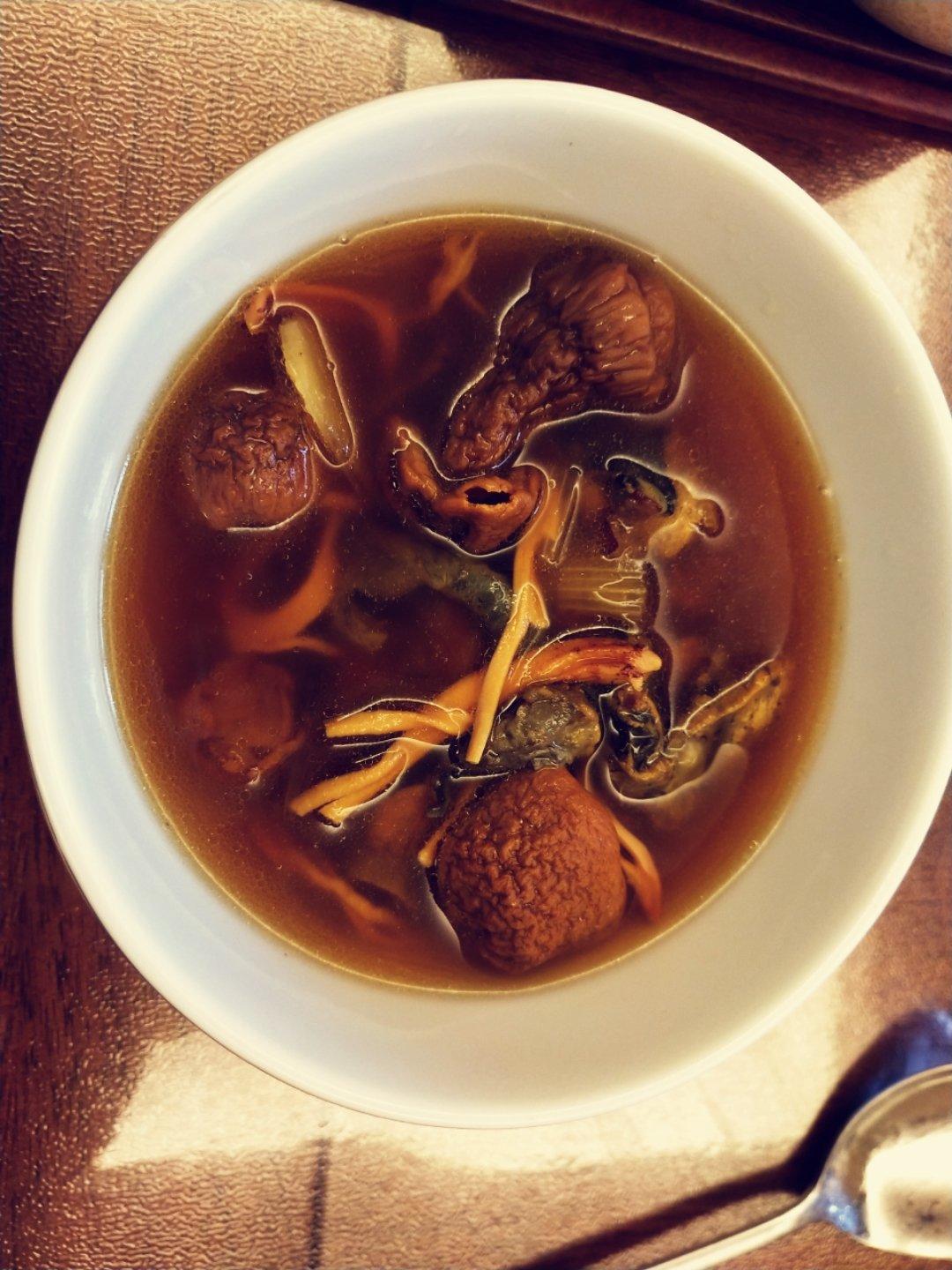 松茸虫草乌鸡汤