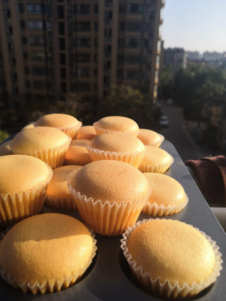 纸杯蛋糕，绝对不塌不裂，百分百成功四段式烘烤方法，不私藏无保留