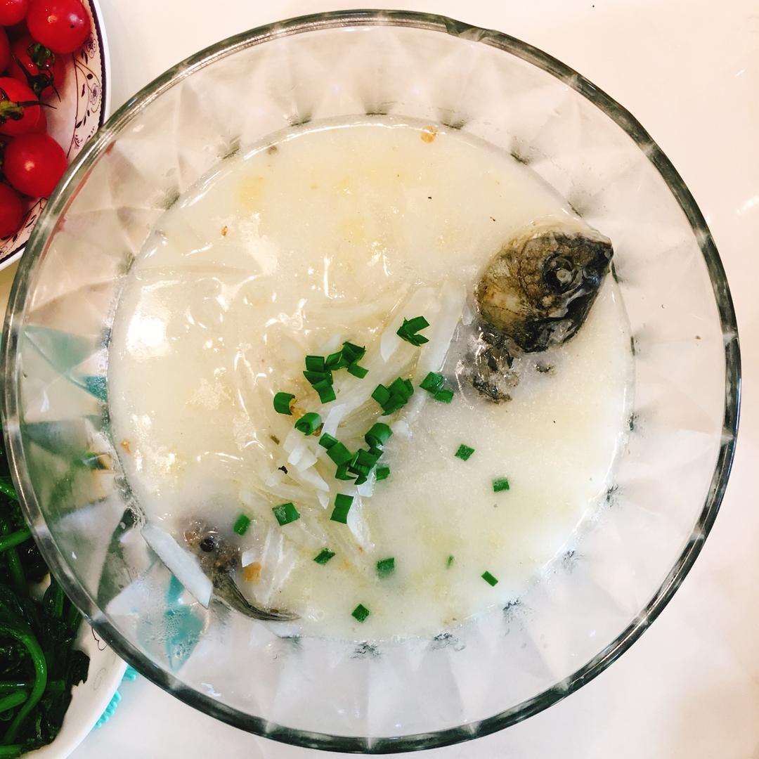 萝卜丝鲫鱼汤