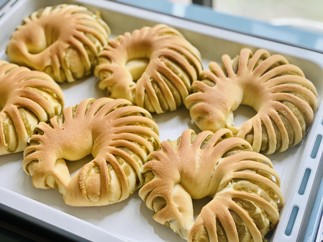 白莲蓉月饼馅面包卷