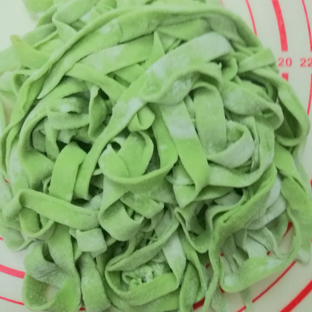 爱心满满的手擀蔬菜面 宝宝辅食 8M+