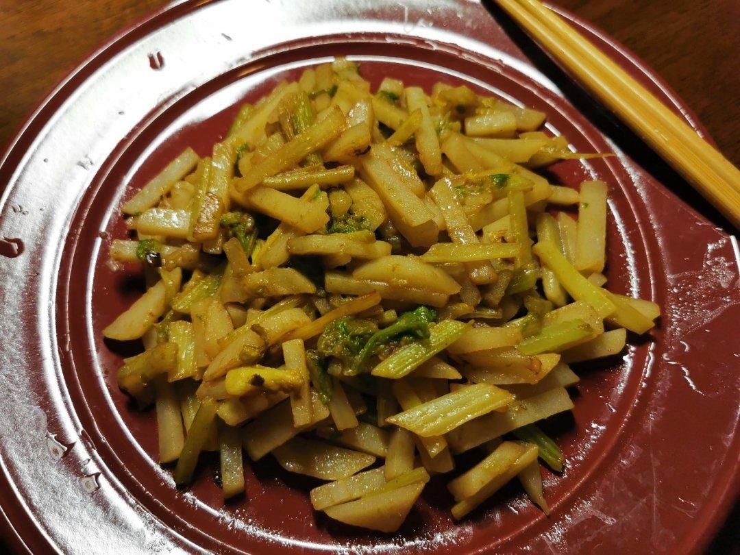 土豆炒芹菜