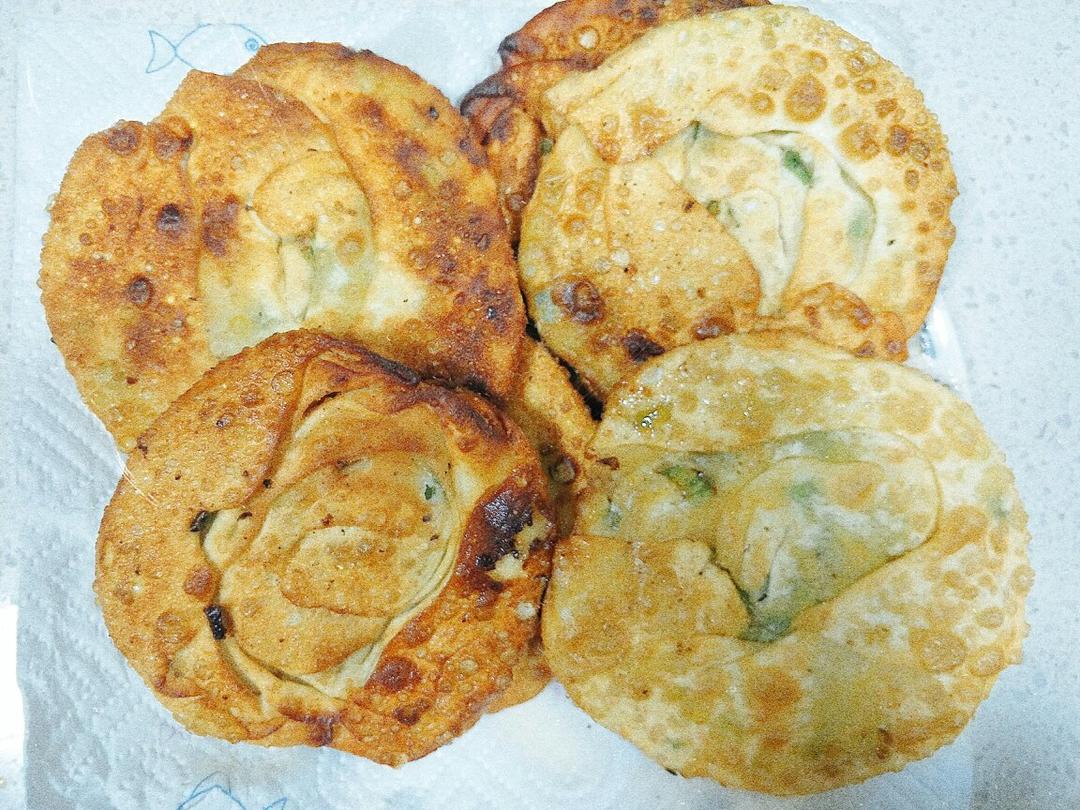 【饺子皮葱油饼】