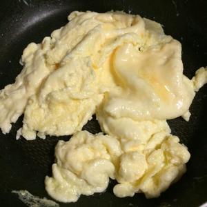 Scrambled egg 美式炒蛋的做法 步骤3