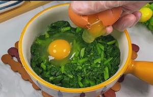 菠菜蒸蛋的做法 步骤3