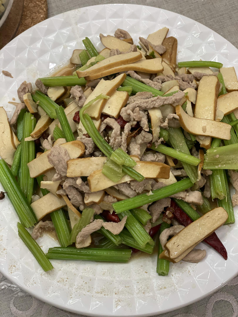 芹菜香干炒肉丝