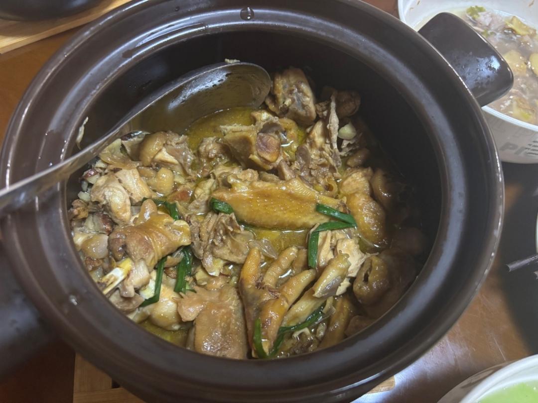 香味十足的沙姜鸡煲