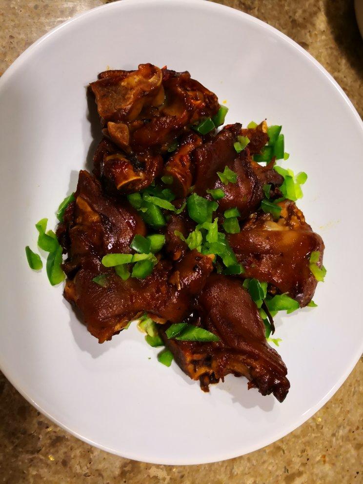 美味的家常菜：红烧猪蹄