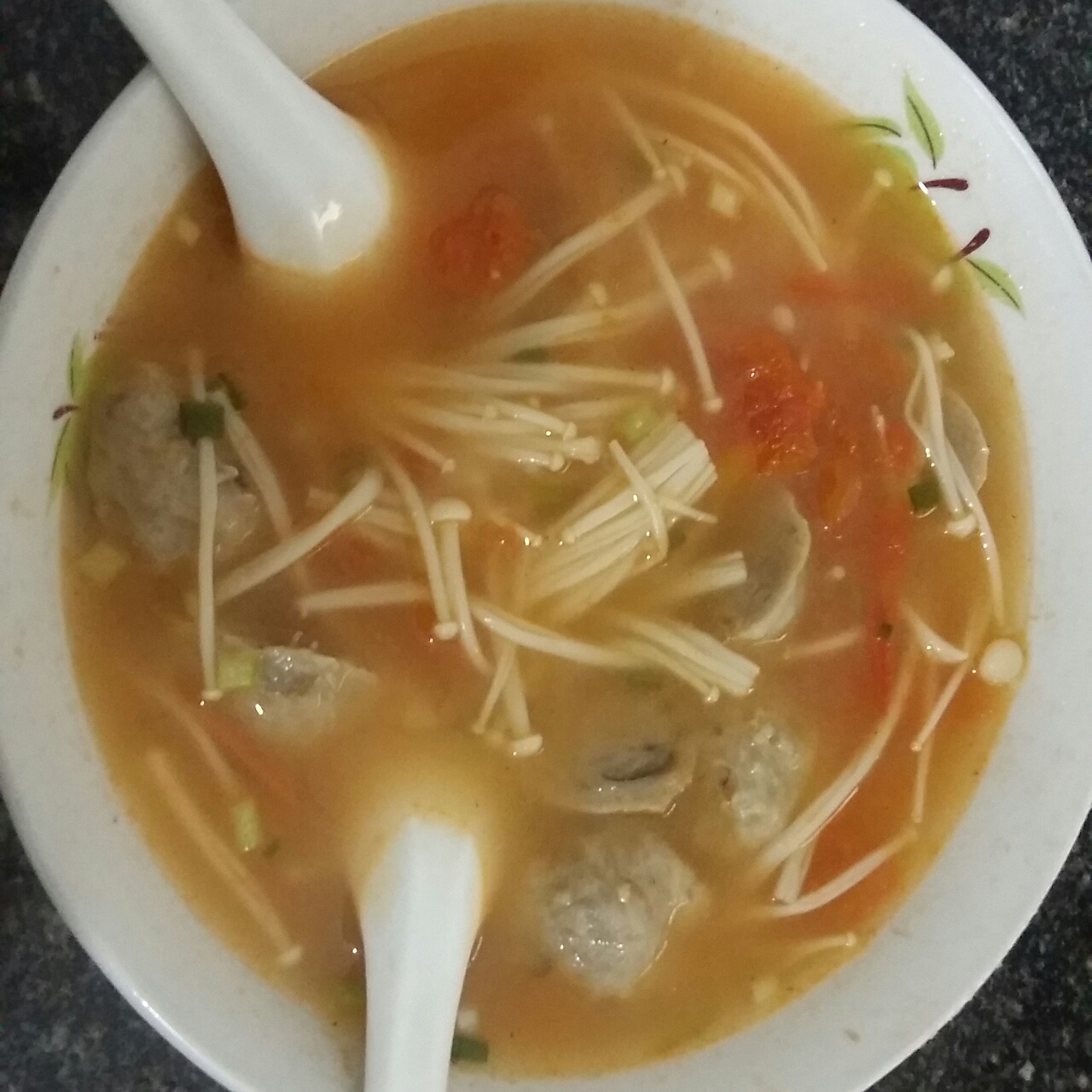 番茄贡丸金针菇汤
