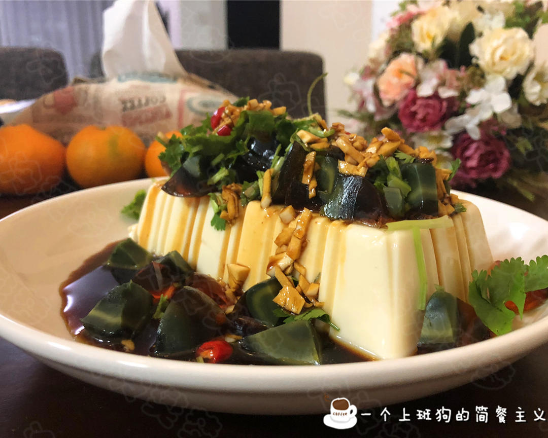 步骤图 简餐主义 酱汁完美配比的皮蛋豆腐的做法 简餐主义 酱汁完美配比的皮蛋豆腐的做法步骤 菜谱 下厨房