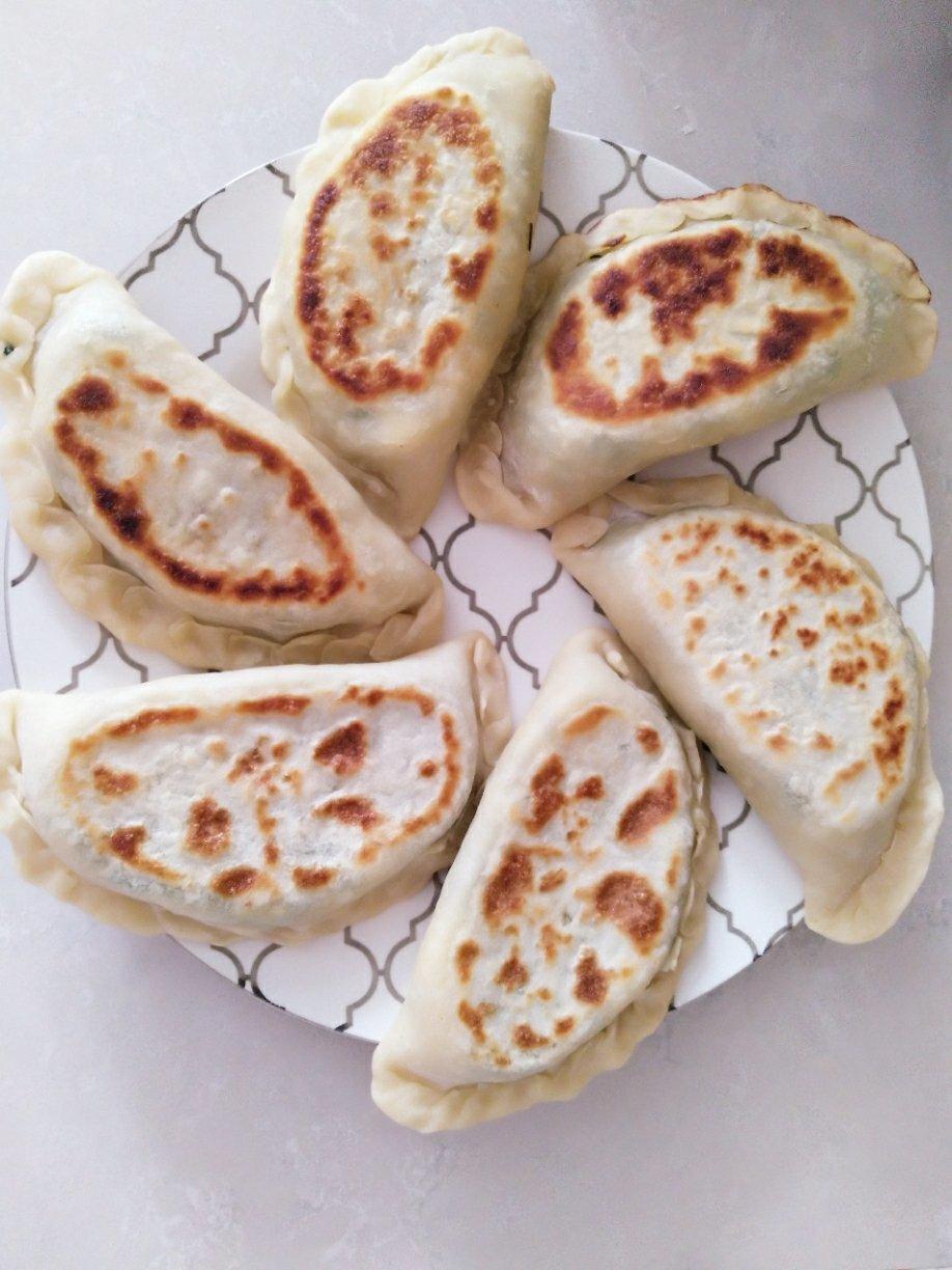 能使鸡蛋顺滑的韭菜盒子做法