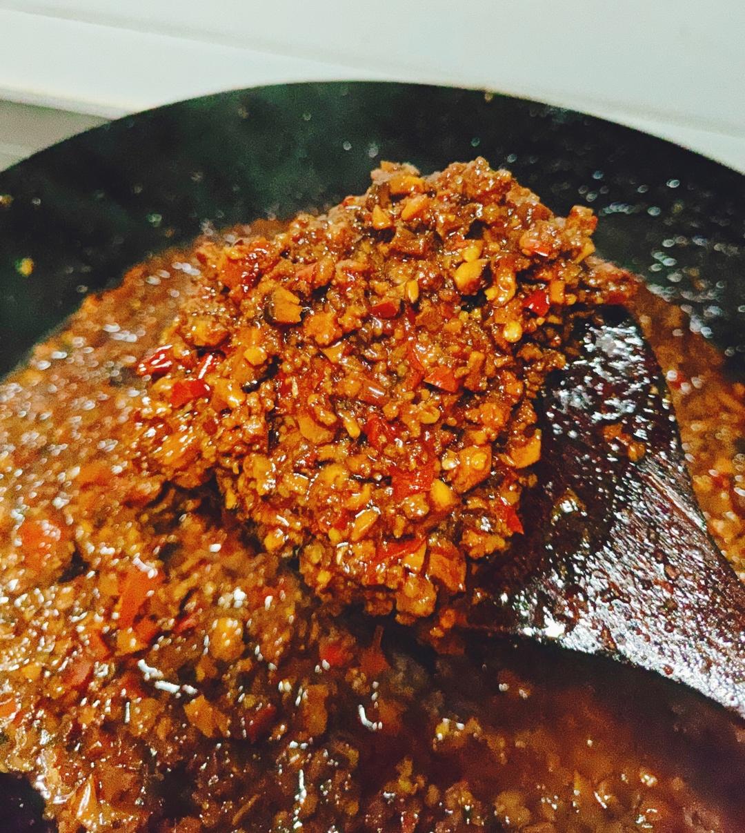 大人孩子都爱的神仙级香菇肉酱，香辣入味，拌面拌饭绝了！