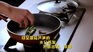 【姐姐好饿】第十一期黑暗料理王陈伟霆菜谱：惠灵顿牛排的做法 步骤4