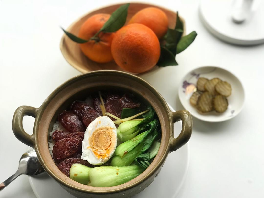 广式腊味煲仔饭