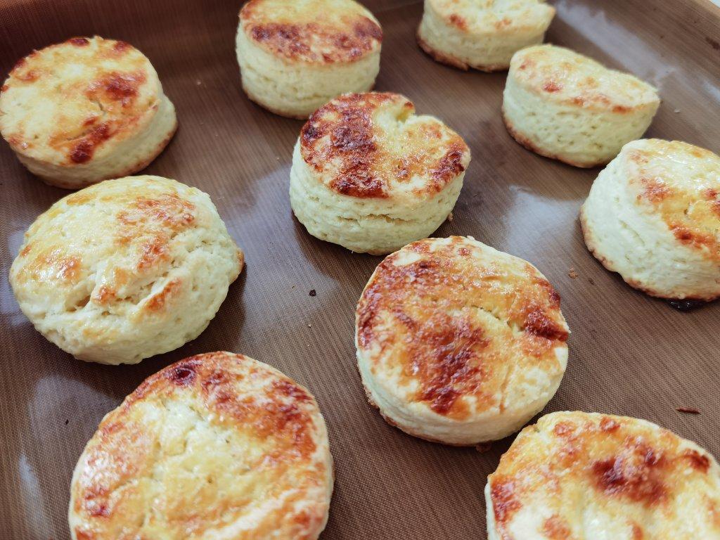【视频】3分钟 奶油司康Scone(可能是世界上最快手的司康) 消耗淡奶油～