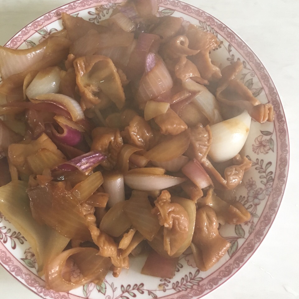 洋葱炒肥肠