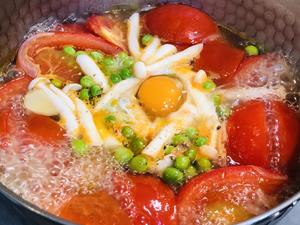 雪平锅美食——不上火很美味很营养的番茄白玉菇豌豆窝蛋汤的做法 步骤7