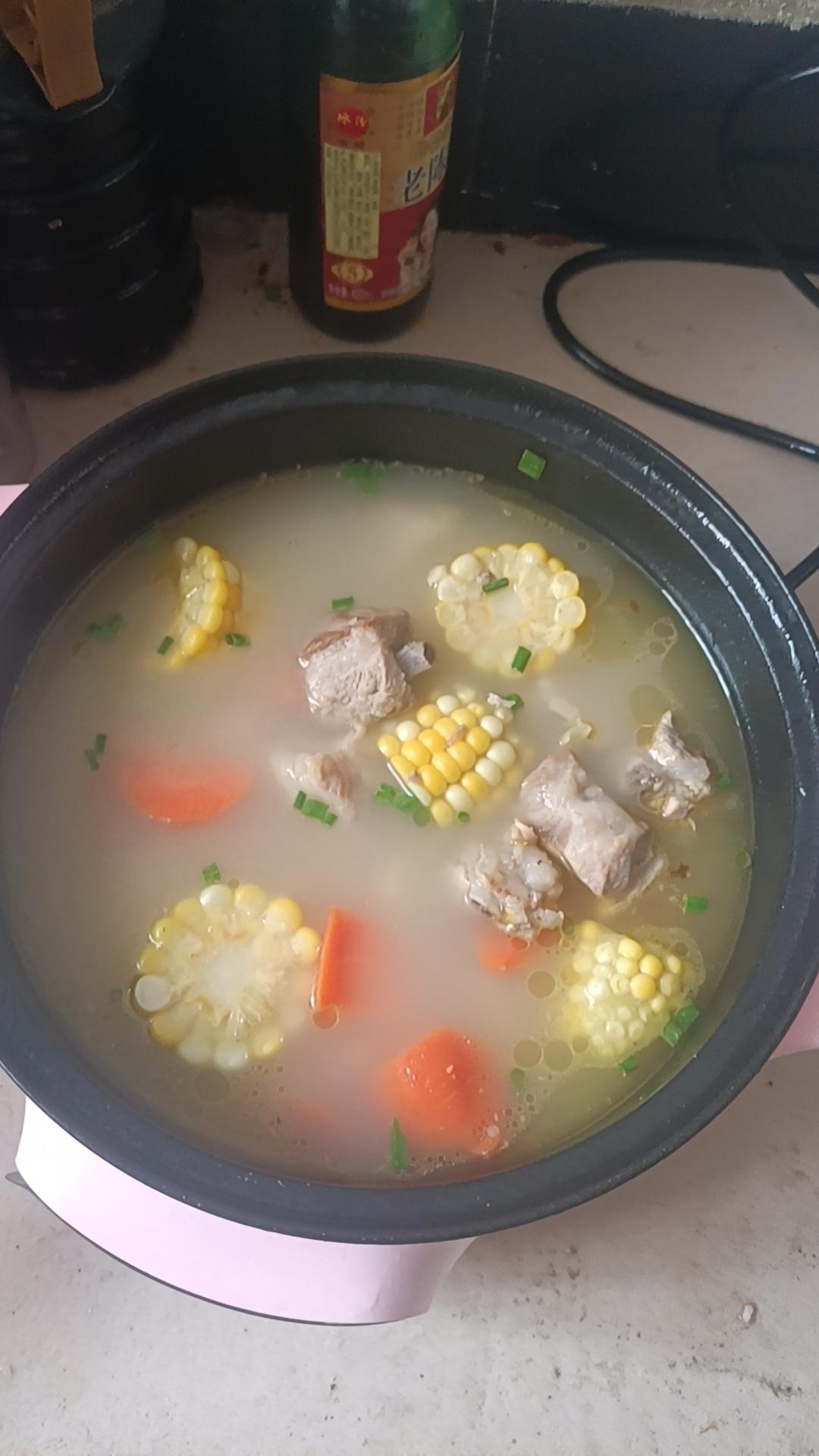 滋补养生 —— 玉米胡萝卜清炖排骨汤🌽
