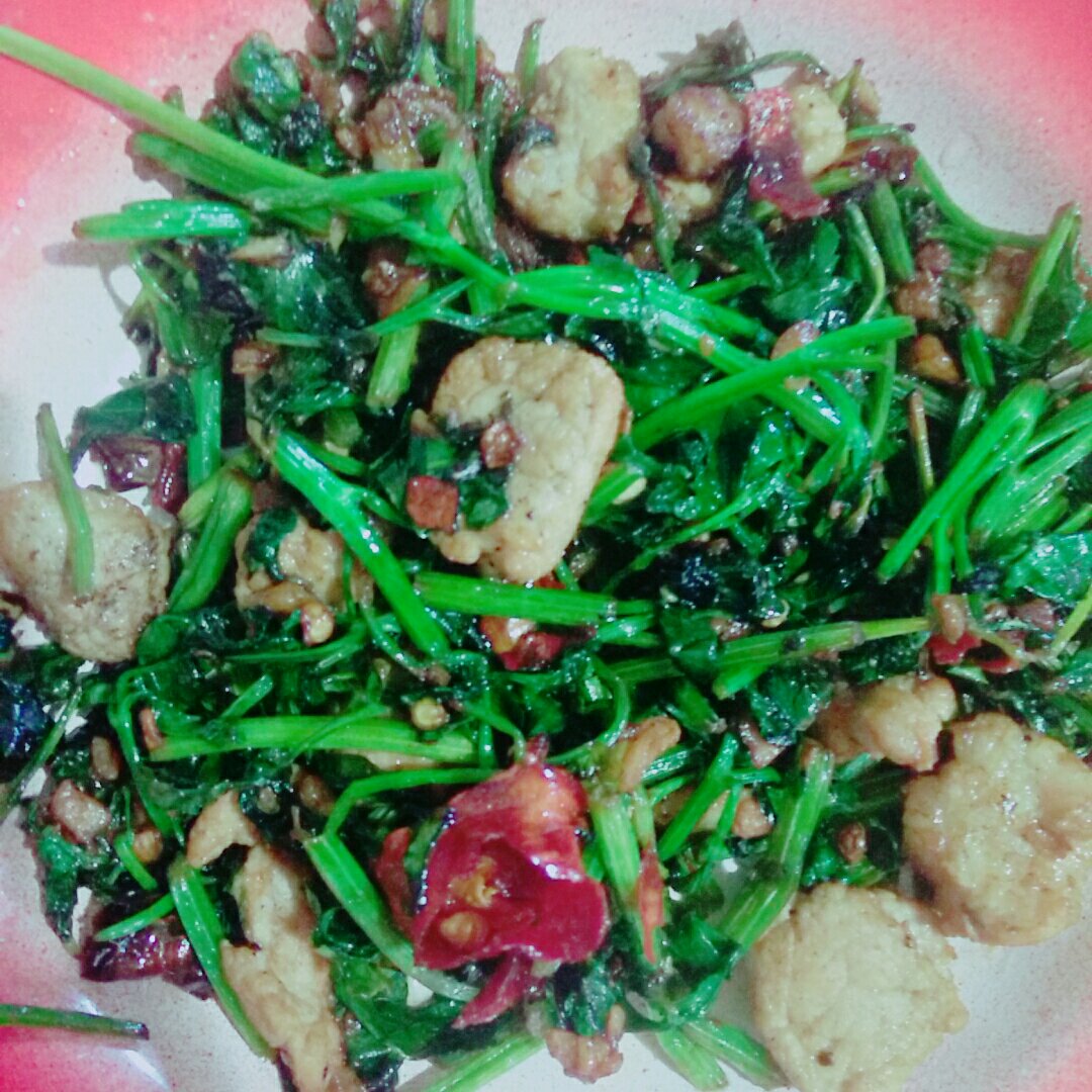 芹菜炒肉
