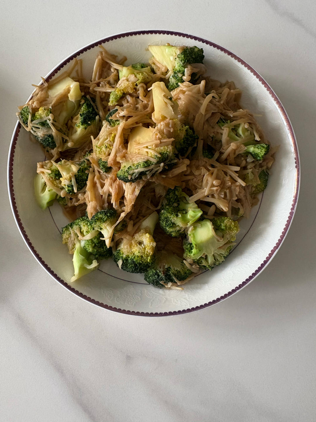 西兰花炒金针菇