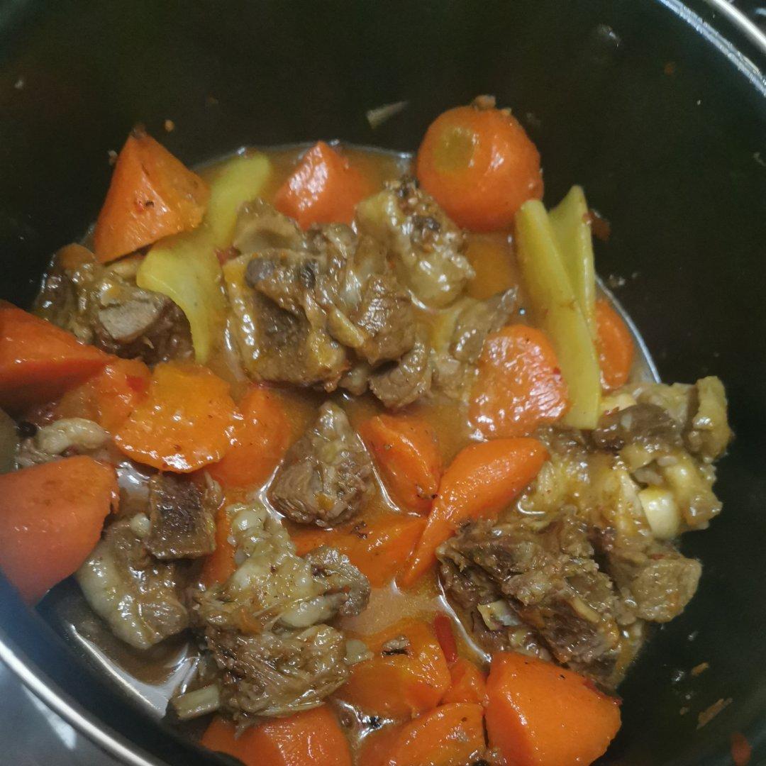 胡萝卜炖羊肉（热菜）