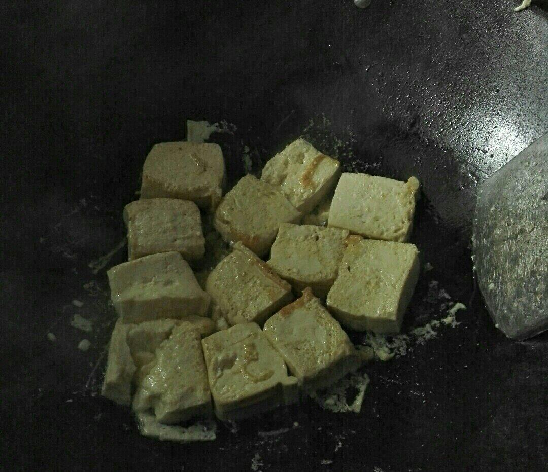 芫茜焖烧豆腐的做法 步骤4