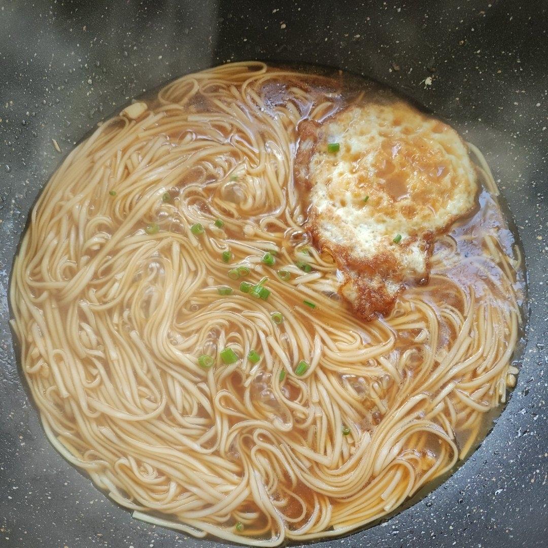 荷包蛋焖面