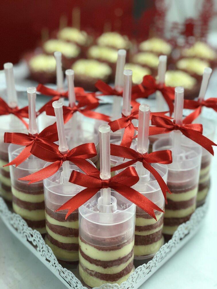 闺蜜结婚甜品台