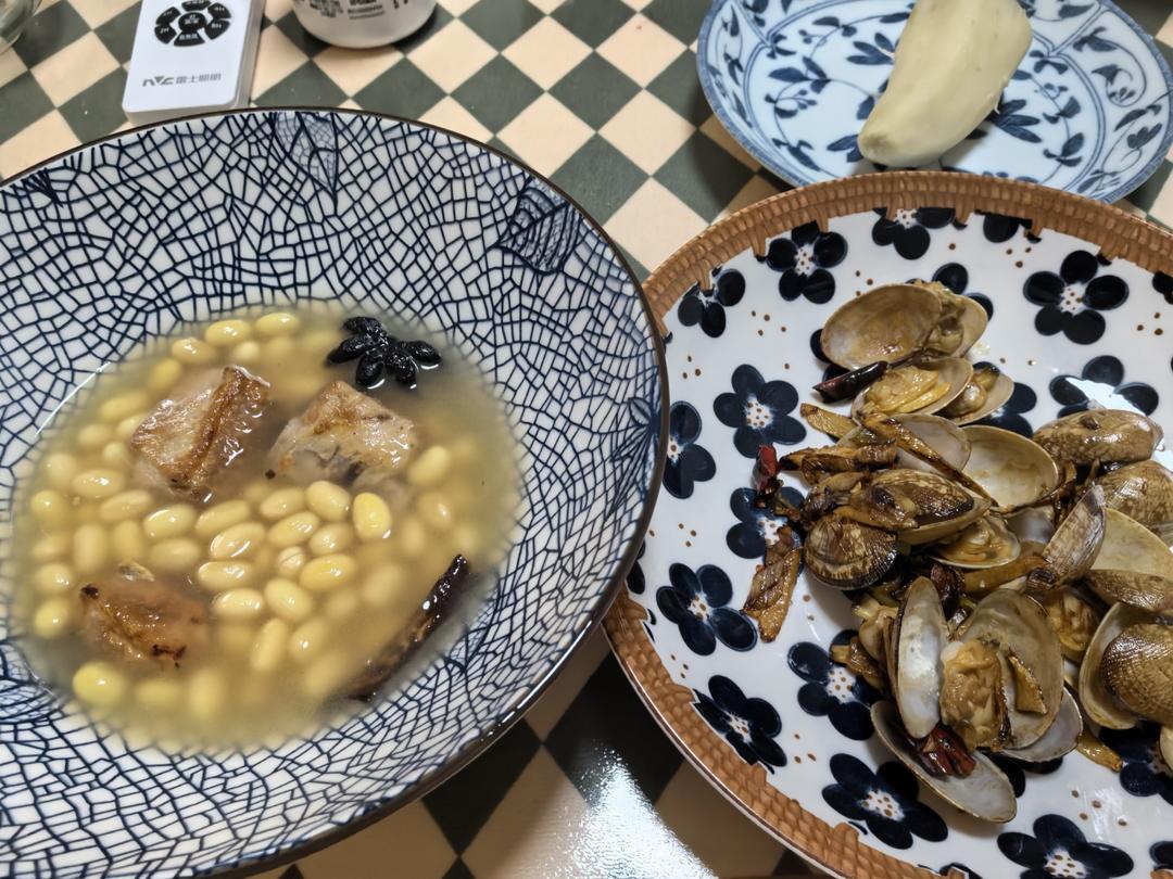 黄豆炖排骨+蒸紫薯