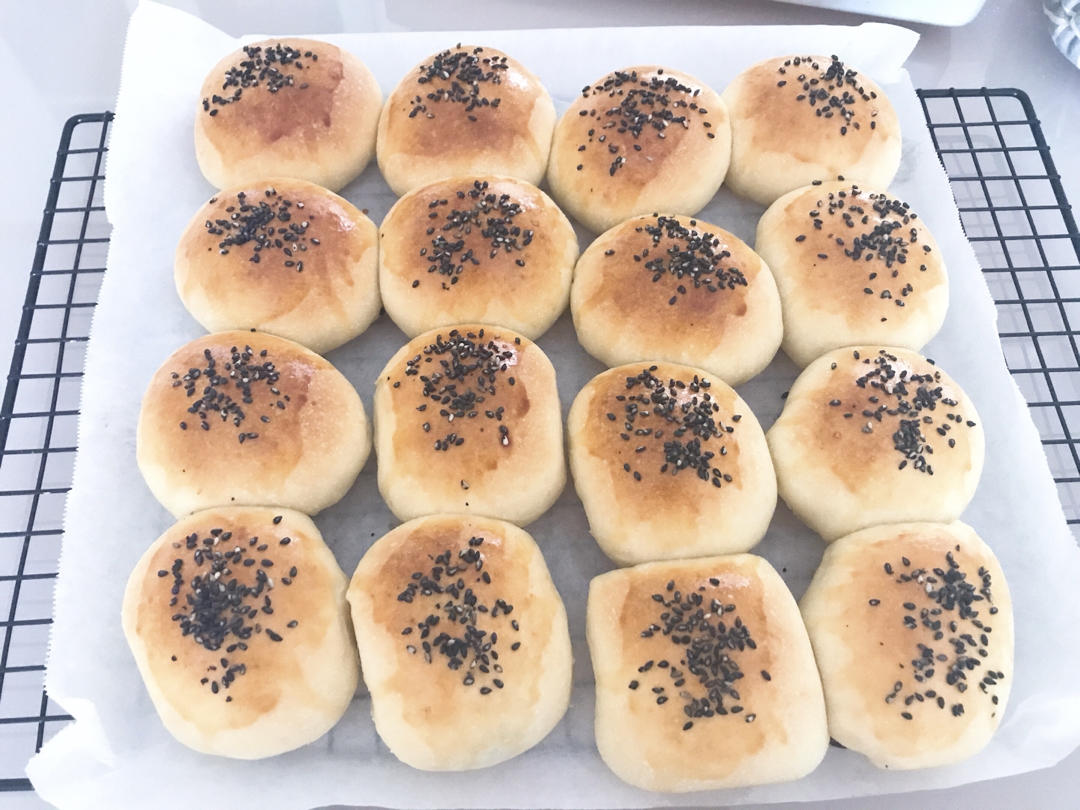 淡奶油面包   （口感超柔软，不会揉面发酵的进，小白食谱）