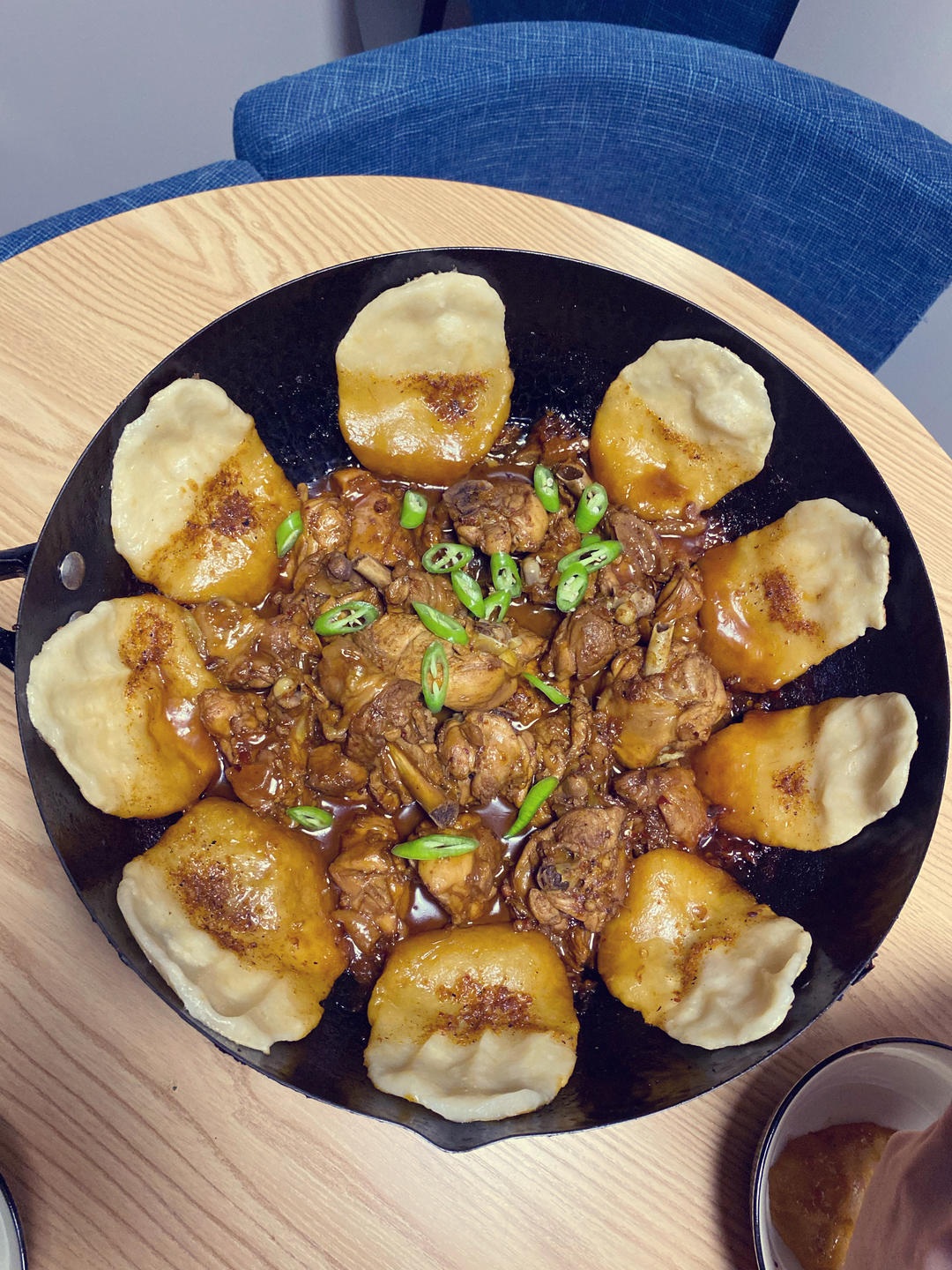 地锅鸡，教你贴饼子好吃的小技巧~