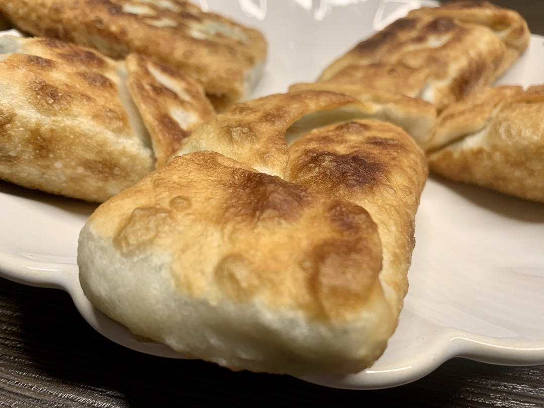 吹弹可破的韭菜盒子