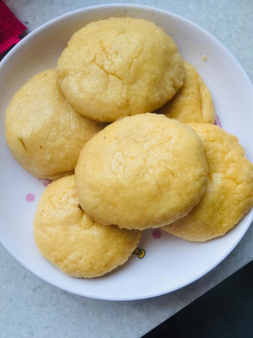 农家乐中的锅贴饼子（玉米饼子 大饼子）